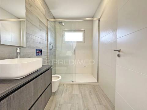 Apartamento t3 laranjeiro almada remodelado