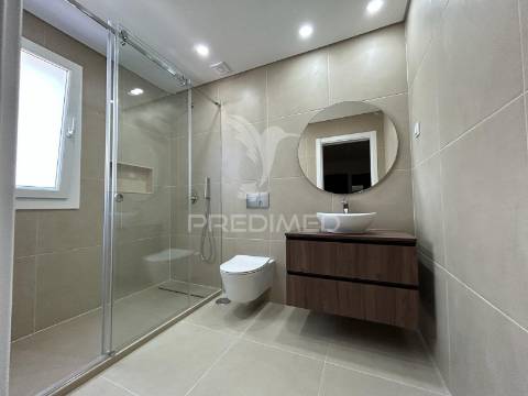 Apartamento t3 laranjeiro almada remodelado