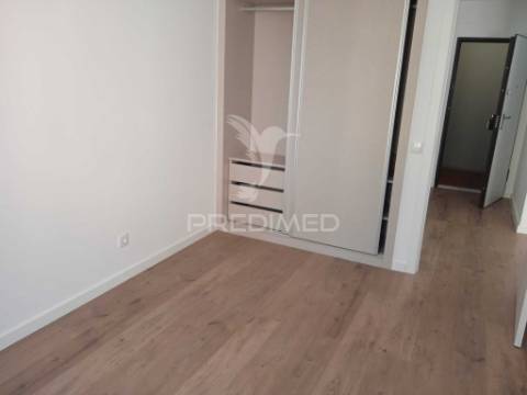 Apartamento t3 laranjeiro almada remodelado