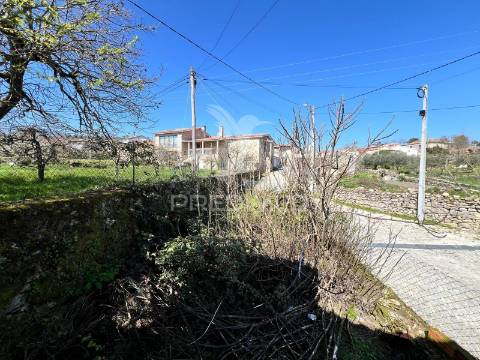 Moradia t3 com garagem e terreno em samorinha – carrazeda de ansiães