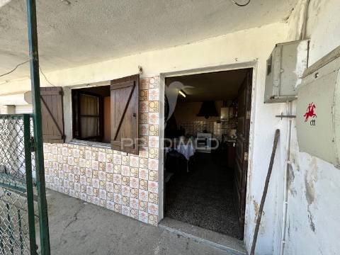 Moradia t3 com garagem e terreno em samorinha – carrazeda de ansiães