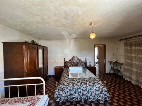 Moradia t3 com garagem e terreno em samorinha – carrazeda de ansiães