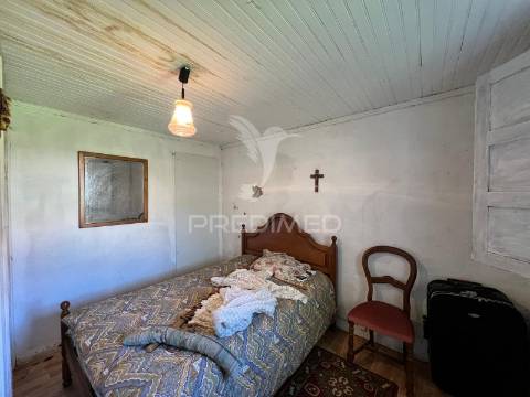 Moradia t3 com garagem e terreno em samorinha – carrazeda de ansiães