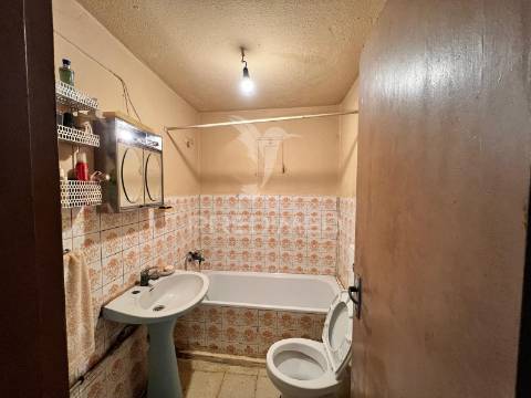 Moradia t3 com garagem e terreno em samorinha – carrazeda de ansiães