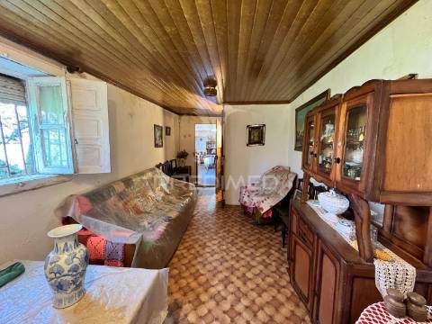 Moradia t3 com garagem e terreno em samorinha – carrazeda de ansiães