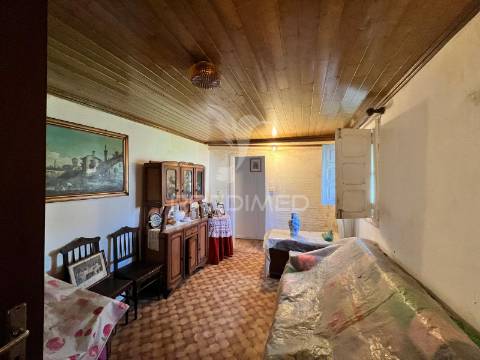 Moradia t3 com garagem e terreno em samorinha – carrazeda de ansiães