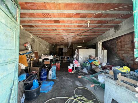 Moradia t3 com garagem e terreno em samorinha – carrazeda de ansiães