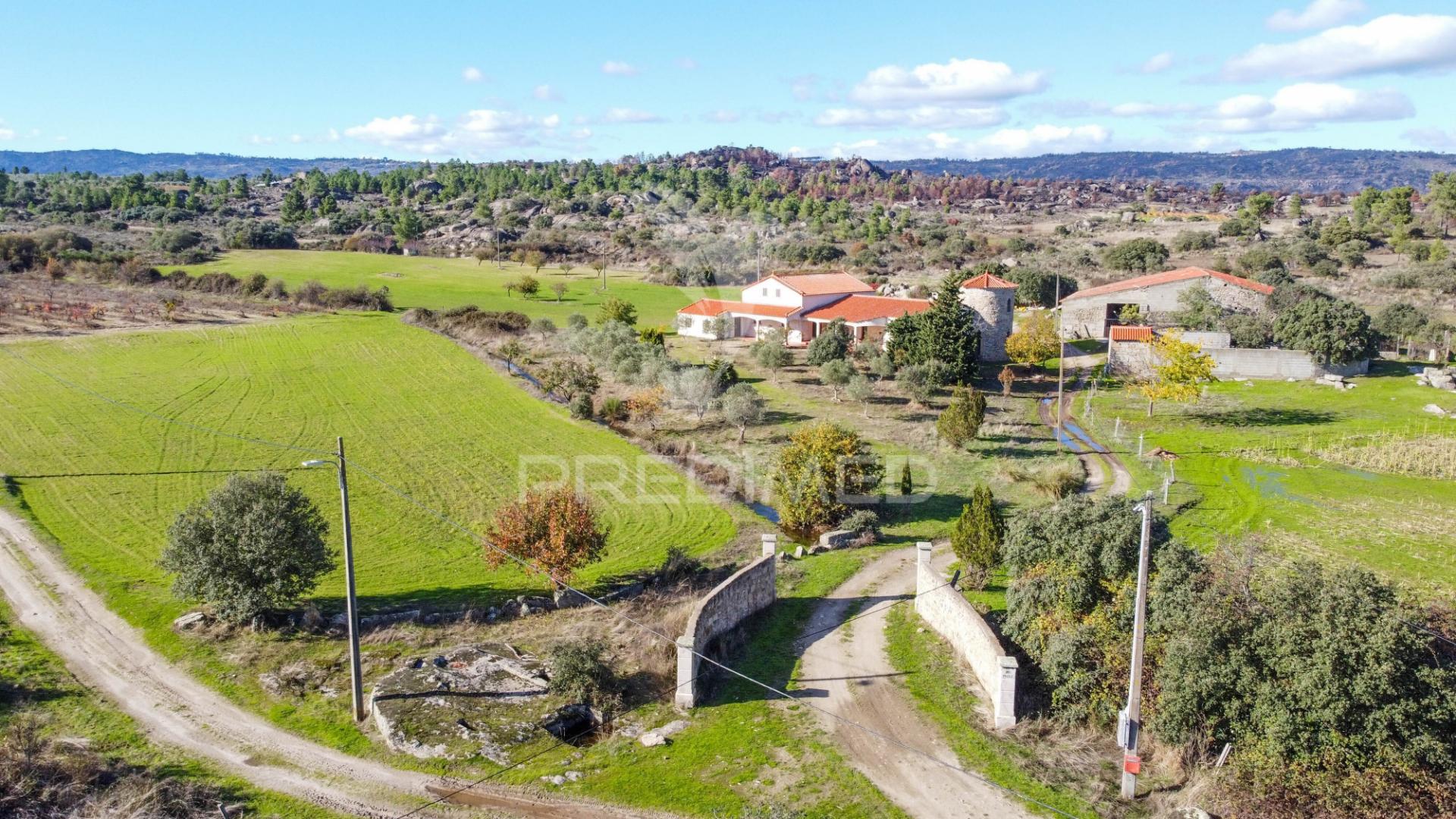 Quinta única com mais de 18 hectares junto a marialva e ao douro