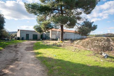 Quinta única com mais de 18 hectares junto a marialva e ao douro