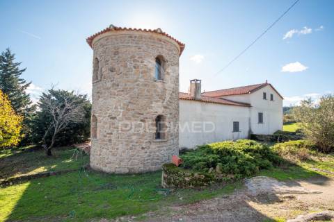 Quinta única com mais de 18 hectares junto a marialva e ao douro