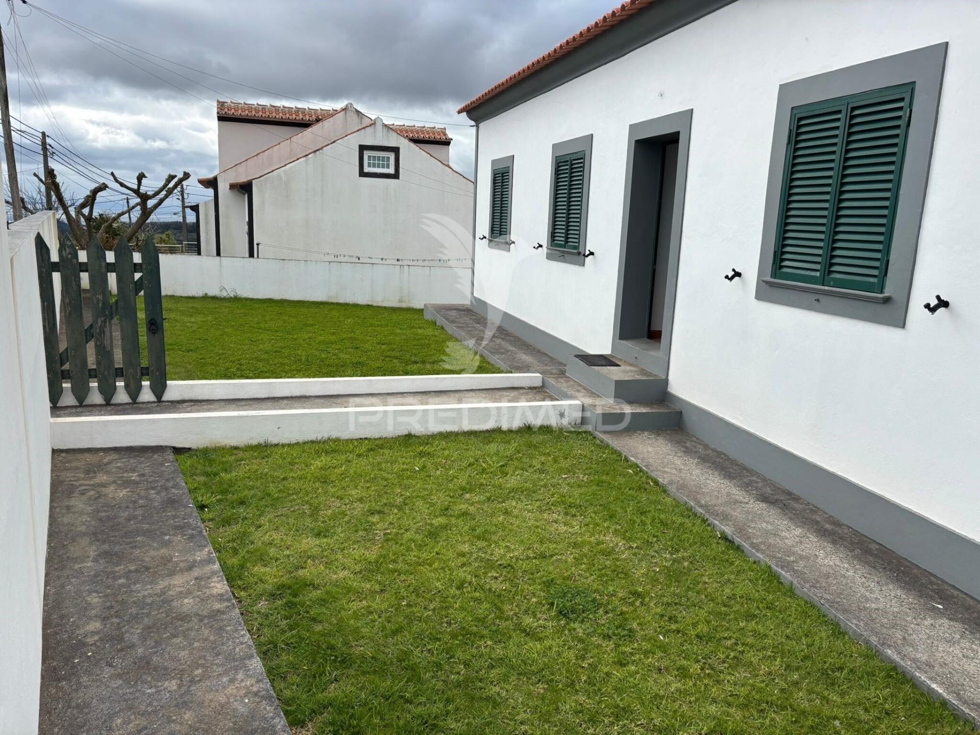 Moradia t3 à venda em santa luzia – angra do heroísmo