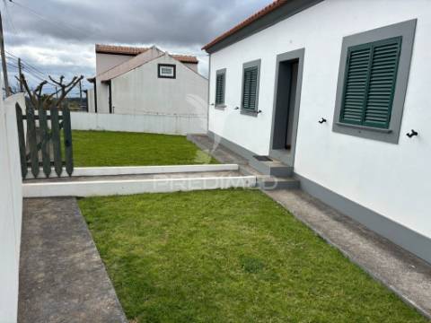 Moradia t3 à venda em santa luzia – angra do heroísmo