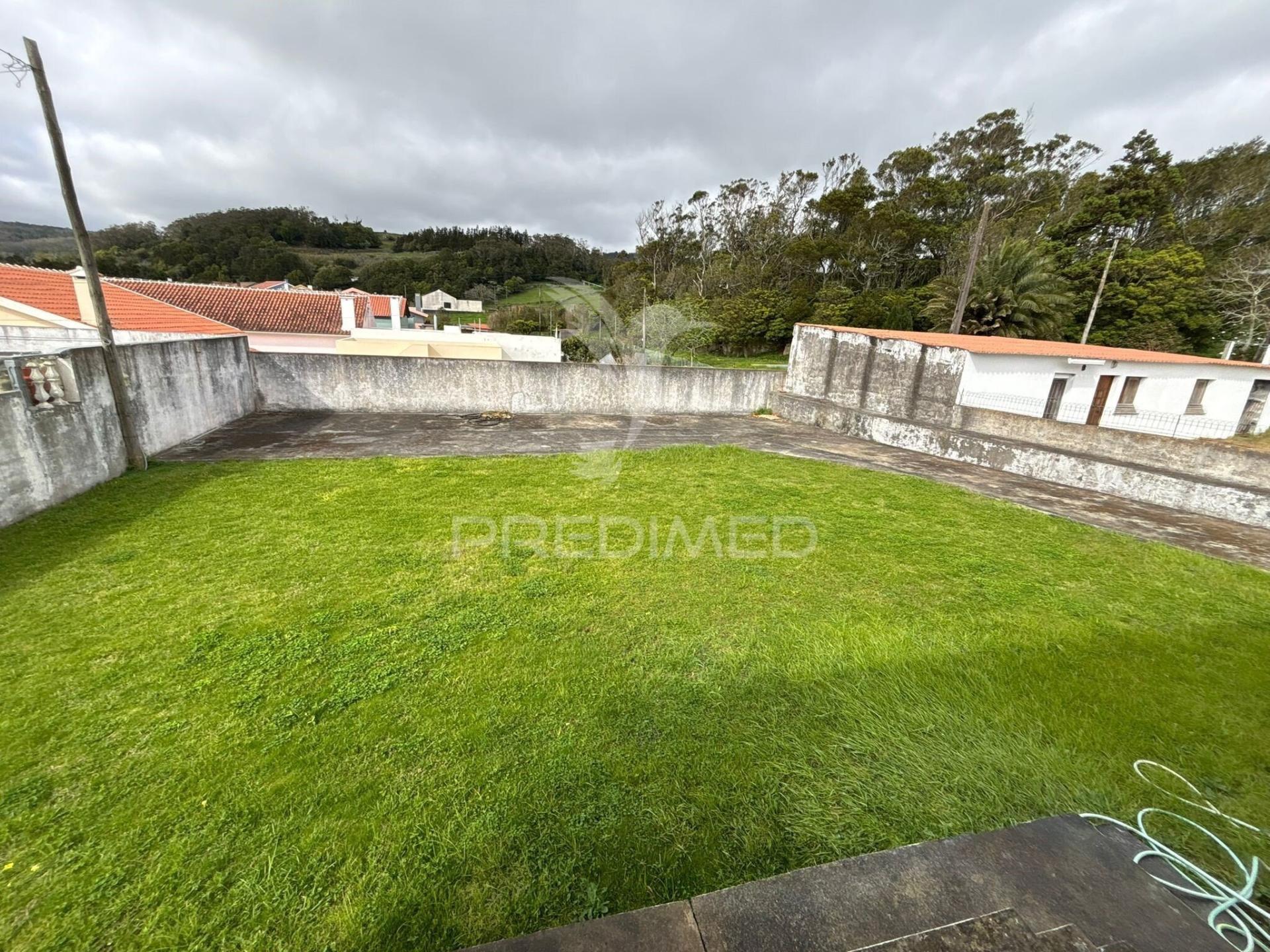 Moradia t3 à venda em santa luzia – angra do heroísmo