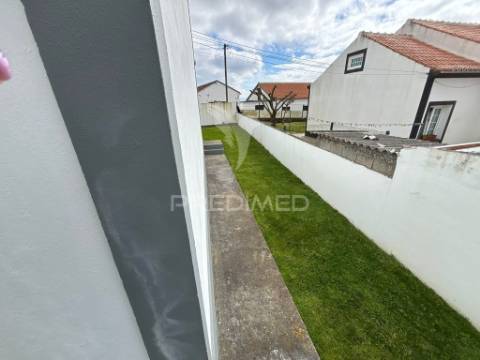 Moradia t3 à venda em santa luzia – angra do heroísmo