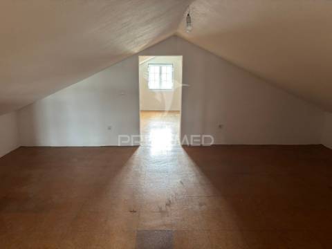 Moradia t3 à venda em santa luzia – angra do heroísmo