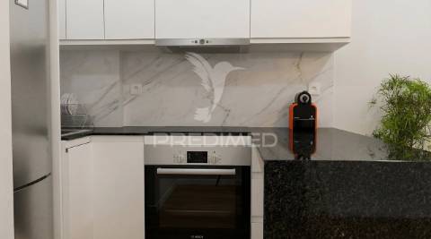 Apartamento t0 remodelado com vista mar