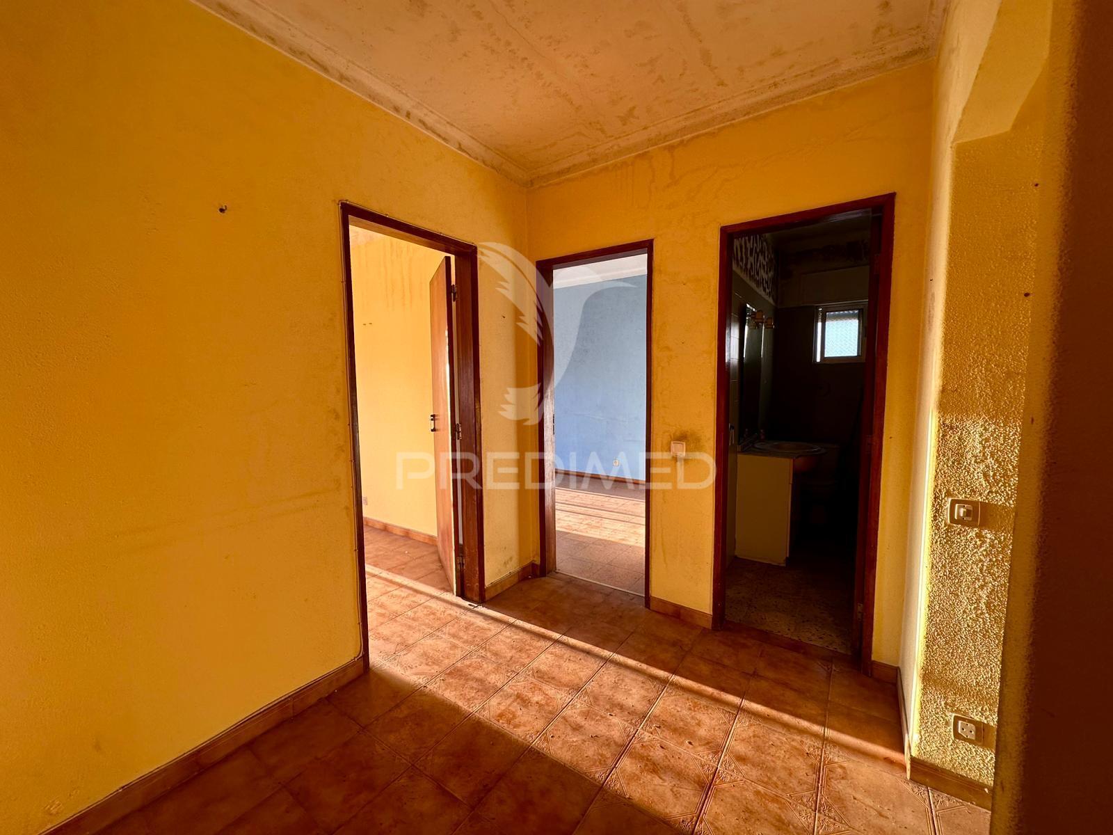 Apartamento t4 com varandas em setúbal
