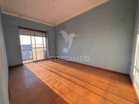 Apartamento t4 com varandas em setúbal