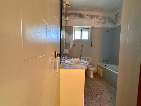 Apartamento t4 com varandas em setúbal