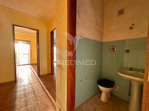 Apartamento t4 com varandas em setúbal