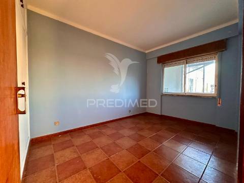 Apartamento t4 com varandas em setúbal