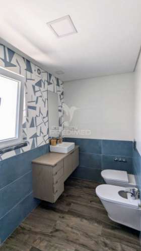 Moradia independente t4 + 1 bairro girassol - caneças