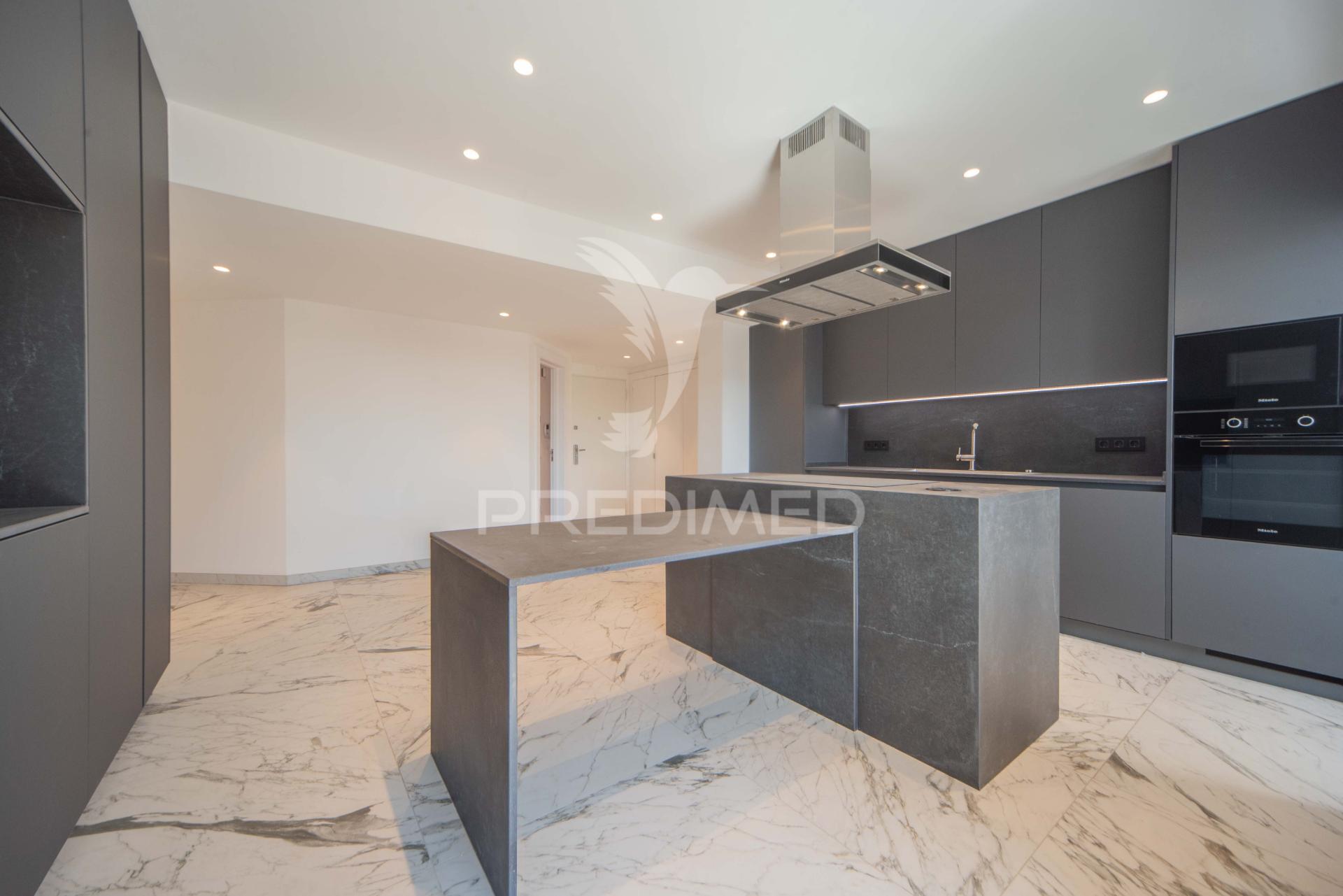 Luxuoso apartamento t4 em lisboa com vista panorâmica em condomínio fechado