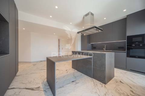 Luxuoso apartamento t4 em lisboa com vista panorâmica em condomínio fechado