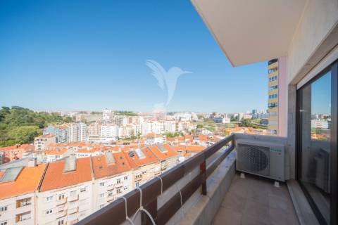 Luxuoso apartamento t4 em lisboa com vista panorâmica em condomínio fechado