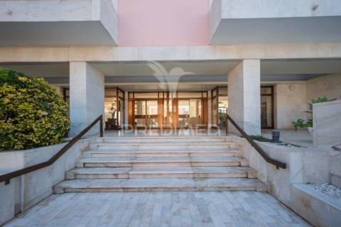 Luxuoso apartamento t4 em lisboa com vista panorâmica em condomínio fechado