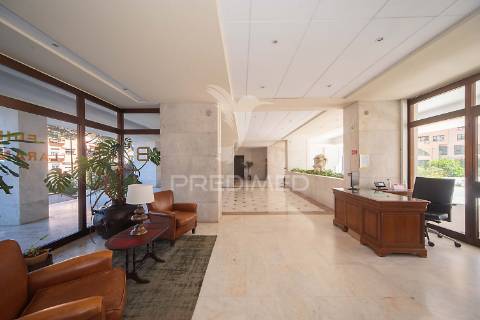 Luxuoso apartamento t4 em lisboa com vista panorâmica em condomínio fechado