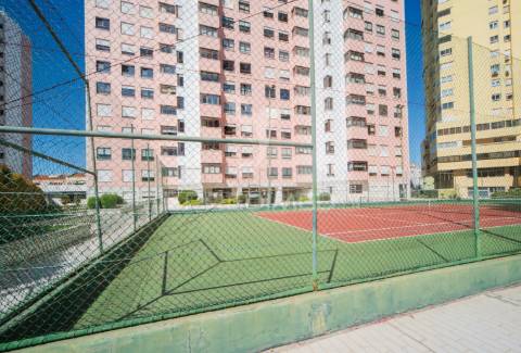 Luxuoso apartamento t4 em lisboa com vista panorâmica em condomínio fechado