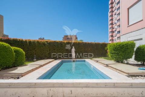 Luxuoso apartamento t4 em lisboa com vista panorâmica em condomínio fechado