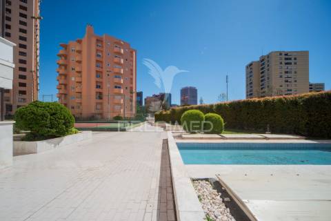 Luxuoso apartamento t4 em lisboa com vista panorâmica em condomínio fechado