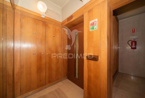 Luxuoso apartamento t4 em lisboa com vista panorâmica em condomínio fechado