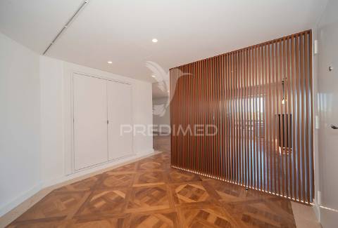 Luxuoso apartamento t4 em lisboa com vista panorâmica em condomínio fechado