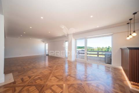 Luxuoso apartamento t4 em lisboa com vista panorâmica em condomínio fechado