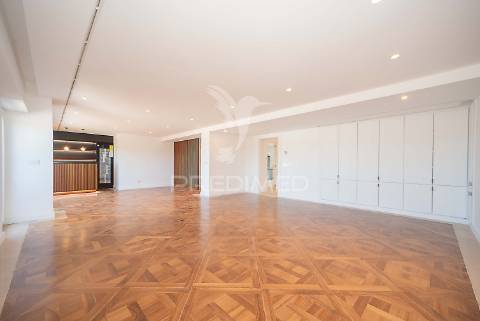 Luxuoso apartamento t4 em lisboa com vista panorâmica em condomínio fechado