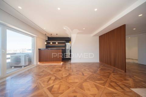 Luxuoso apartamento t4 em lisboa com vista panorâmica em condomínio fechado