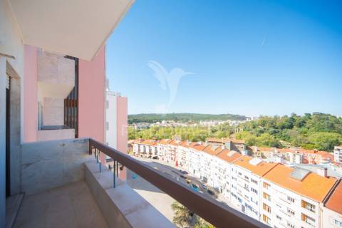 Luxuoso apartamento t4 em lisboa com vista panorâmica em condomínio fechado