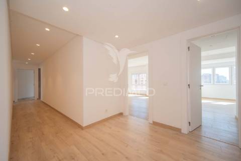 Luxuoso apartamento t4 em lisboa com vista panorâmica em condomínio fechado