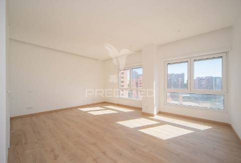 Luxuoso apartamento t4 em lisboa com vista panorâmica em condomínio fechado