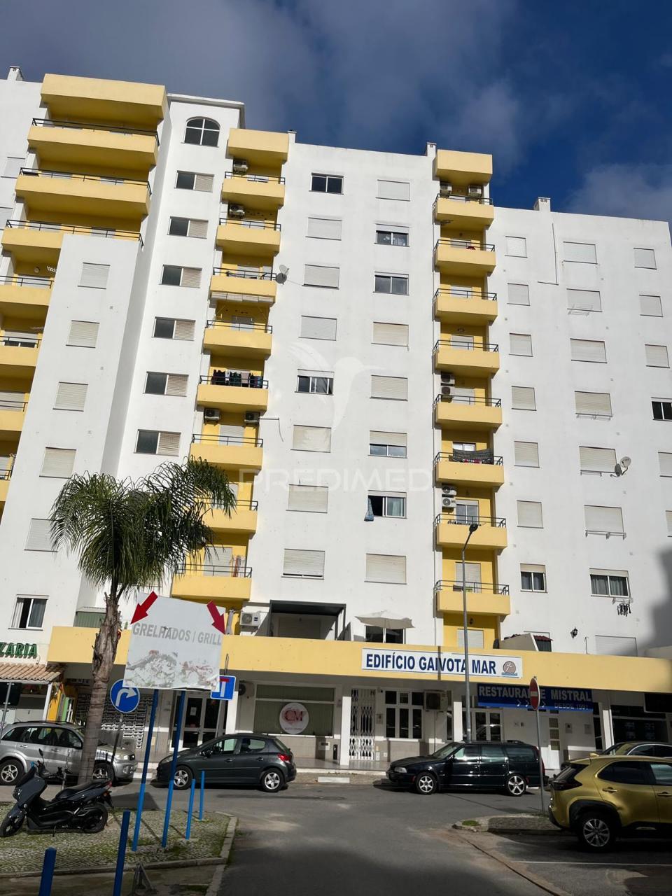 Apartamento com piscina e lugar de garagem na praia da rocha