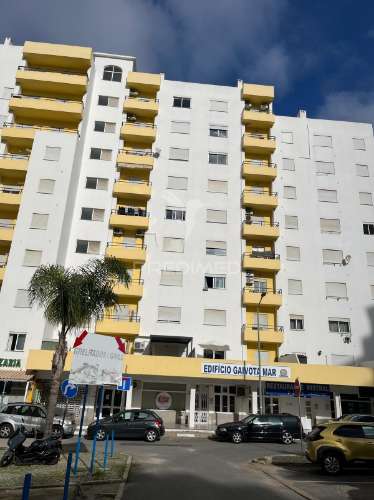 Apartamento com piscina e lugar de garagem na praia da rocha