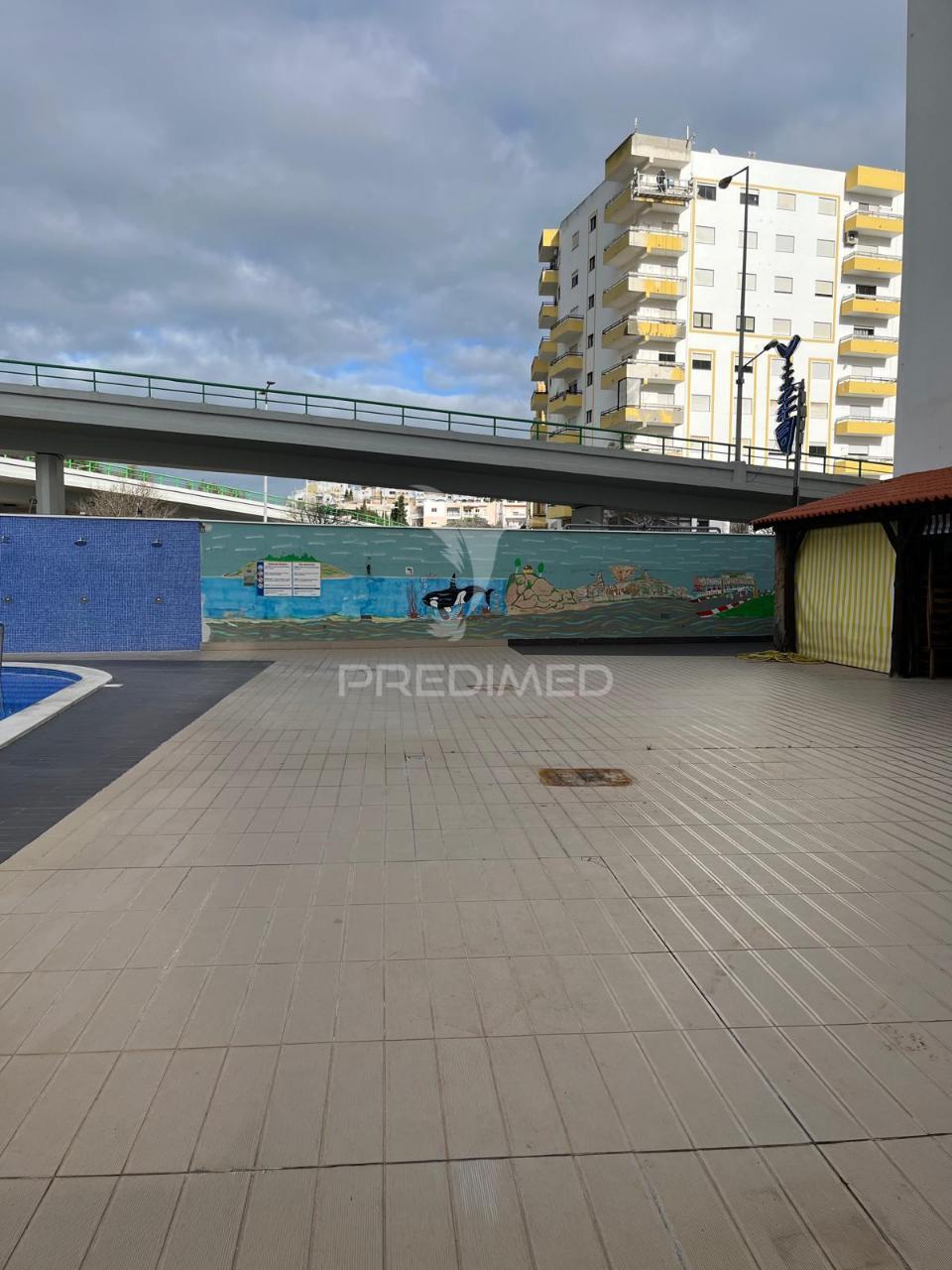 Apartamento com piscina e lugar de garagem na praia da rocha