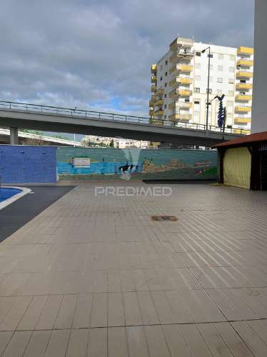 Apartamento com piscina e lugar de garagem na praia da rocha