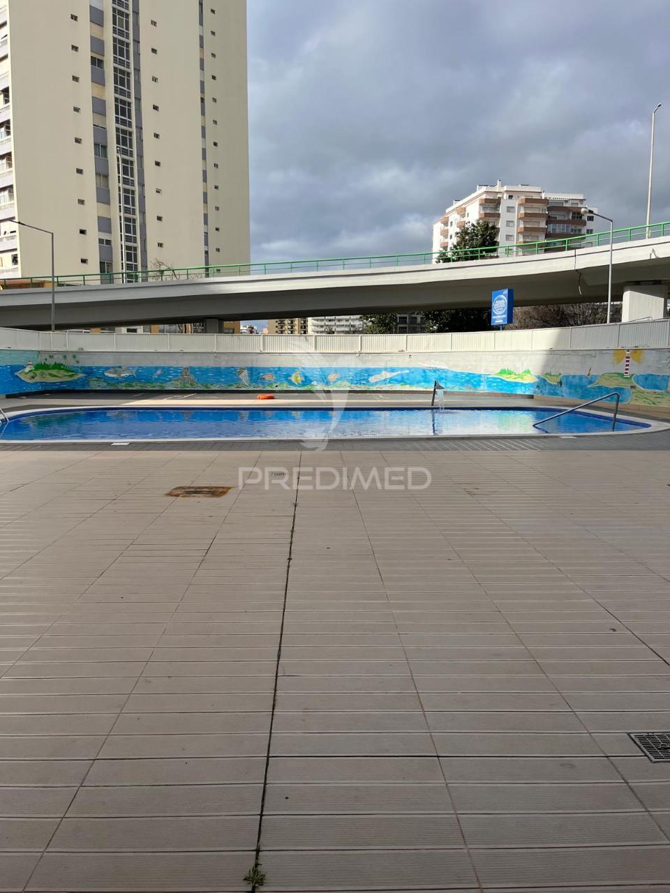 Apartamento com piscina e lugar de garagem na praia da rocha