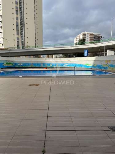 Apartamento com piscina e lugar de garagem na praia da rocha