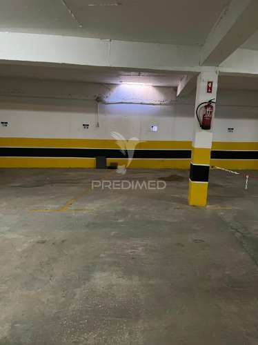 Apartamento com piscina e lugar de garagem na praia da rocha