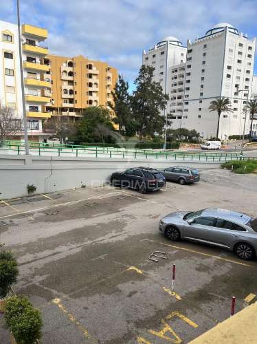 Apartamento com piscina e lugar de garagem na praia da rocha